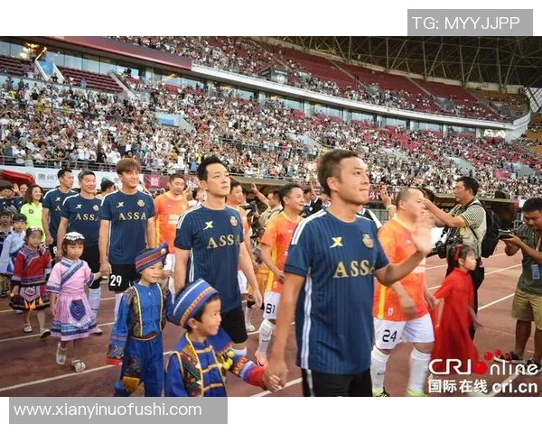 退役足球明星齐聚一堂共庆友谊赛场激情重燃的盛会